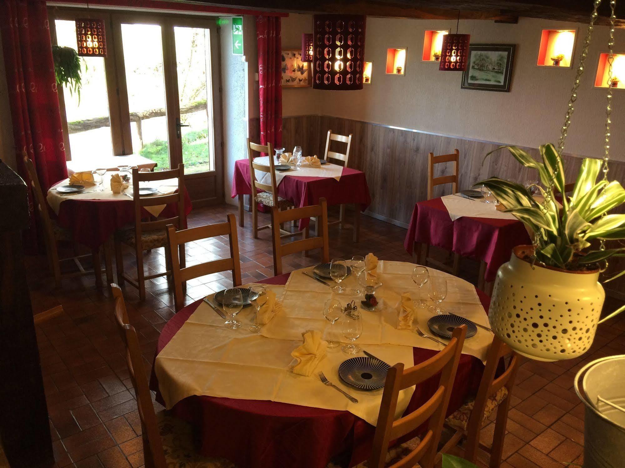 Logis Hotel Le Chantoiseau Chaumont-sur-Aire エクステリア 写真